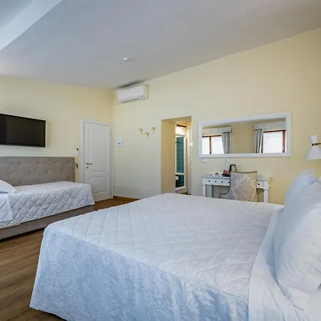 Residenza Alessandra Bed & Breakfast 4*