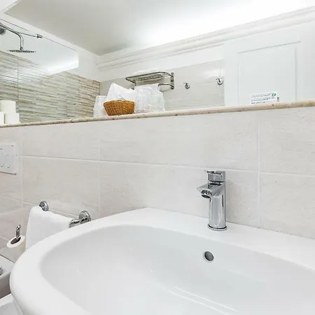 Residenza Alessandra Bed & Breakfast 4*